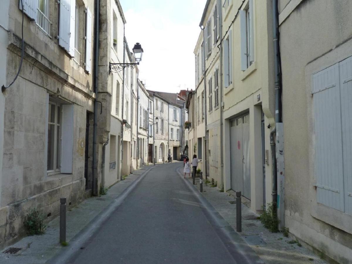 Ferienwohnung Charmant Cocon Iode Cosy Equipe, Baigne De Lumiere, Situe Au Coeur De La Rochelle A 1Min A Pied Du Marche Central Avec Tv Et Wifi Exterior foto